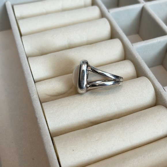 Silver Mother of Pearl Ring - Picture 2 of 4